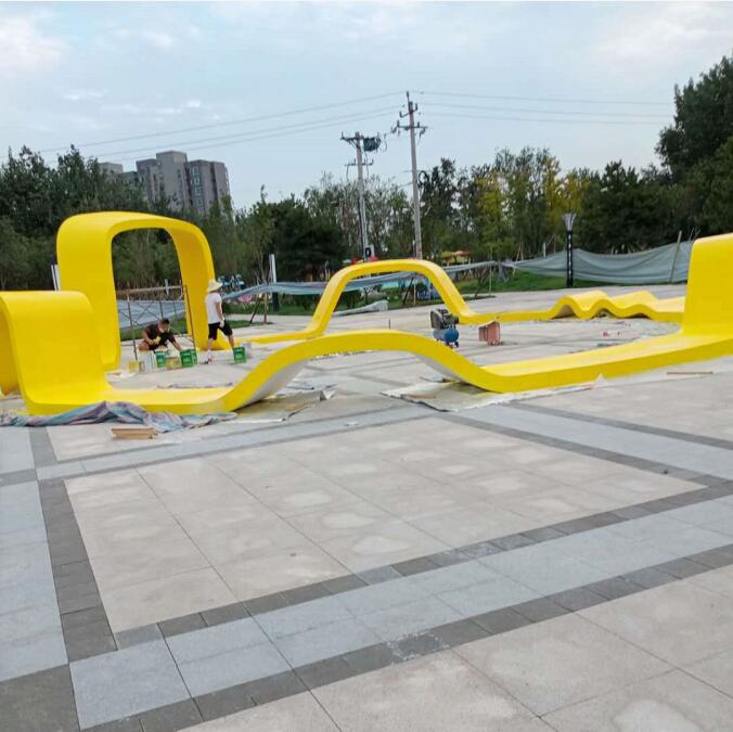 北京蓮竹馨晴公園玻璃鋼飄帶坐凳案例 北京蓮竹馨晴公園玻璃鋼飄帶坐凳案例
